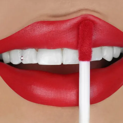 Tono Red Affair aplicado en los labios